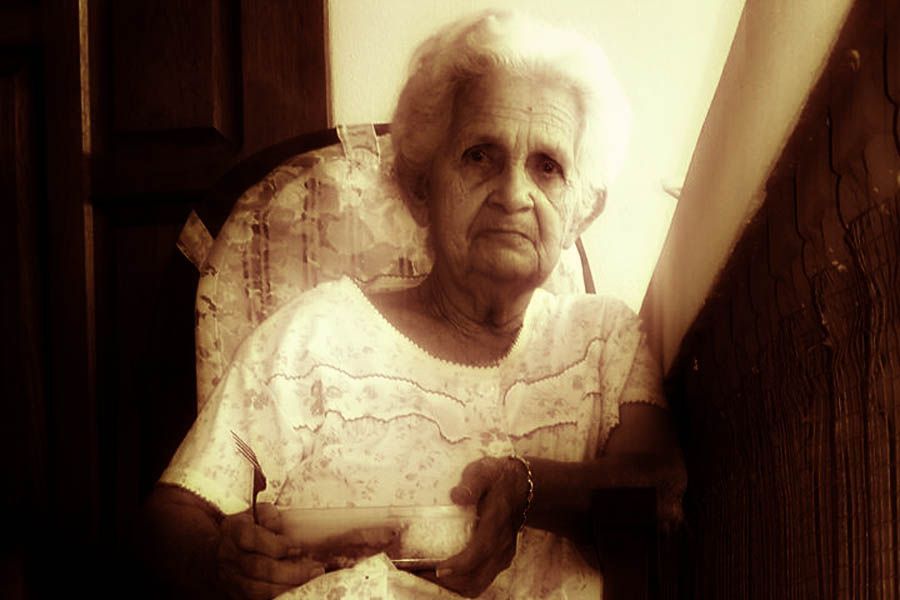 Hay una maleta olvidada en el andén
